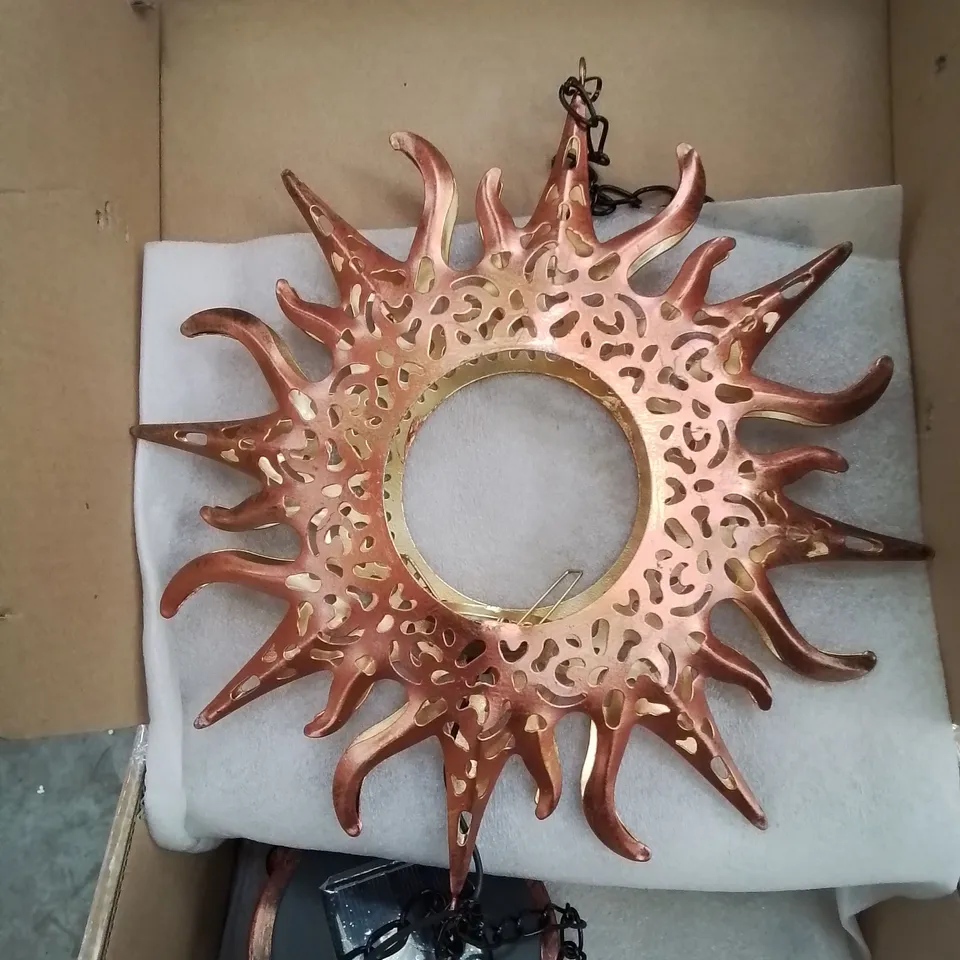 BOXED SOLAR POWERED SUN WITH CHIMES