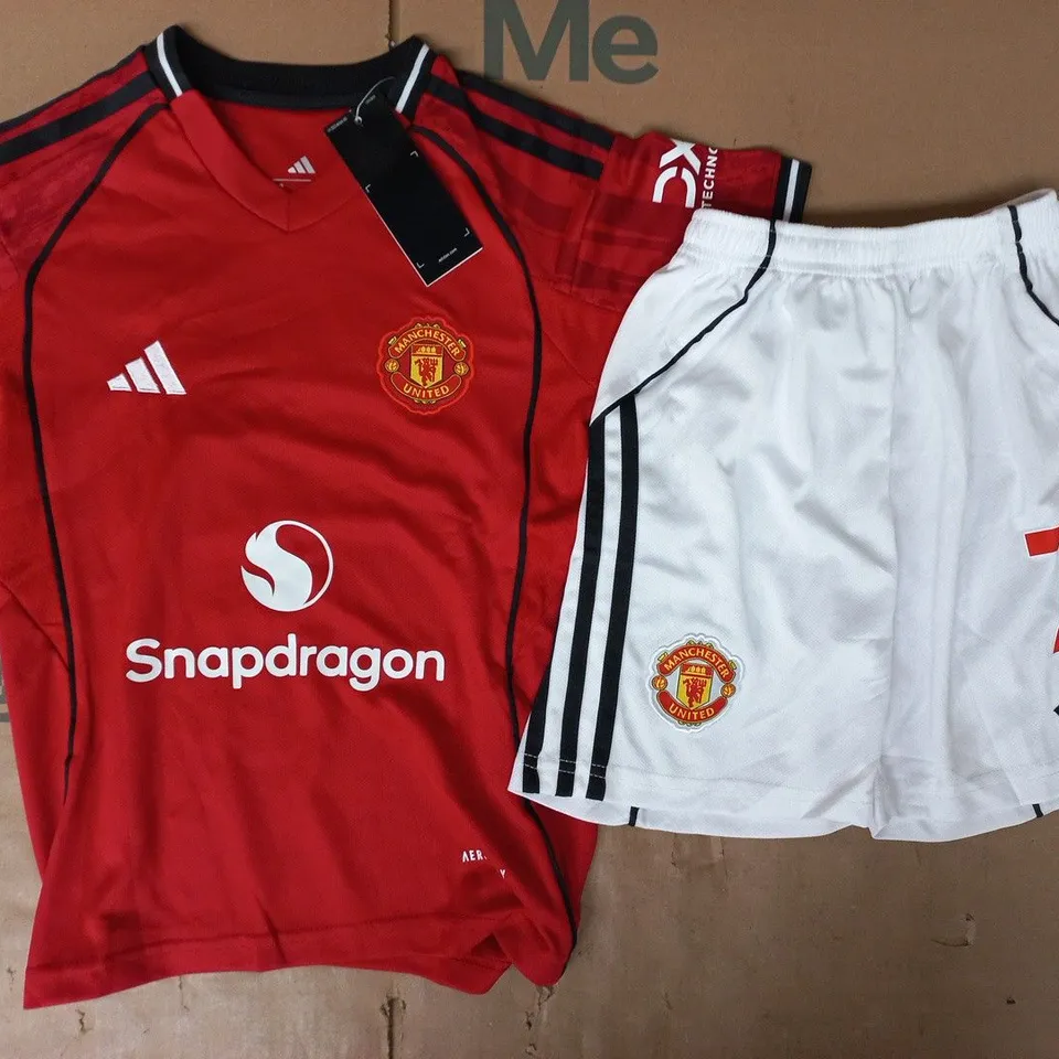ADIDAS KID'S MANCHESTER UNITED FOOTBALL HOME KIT SIZE 22