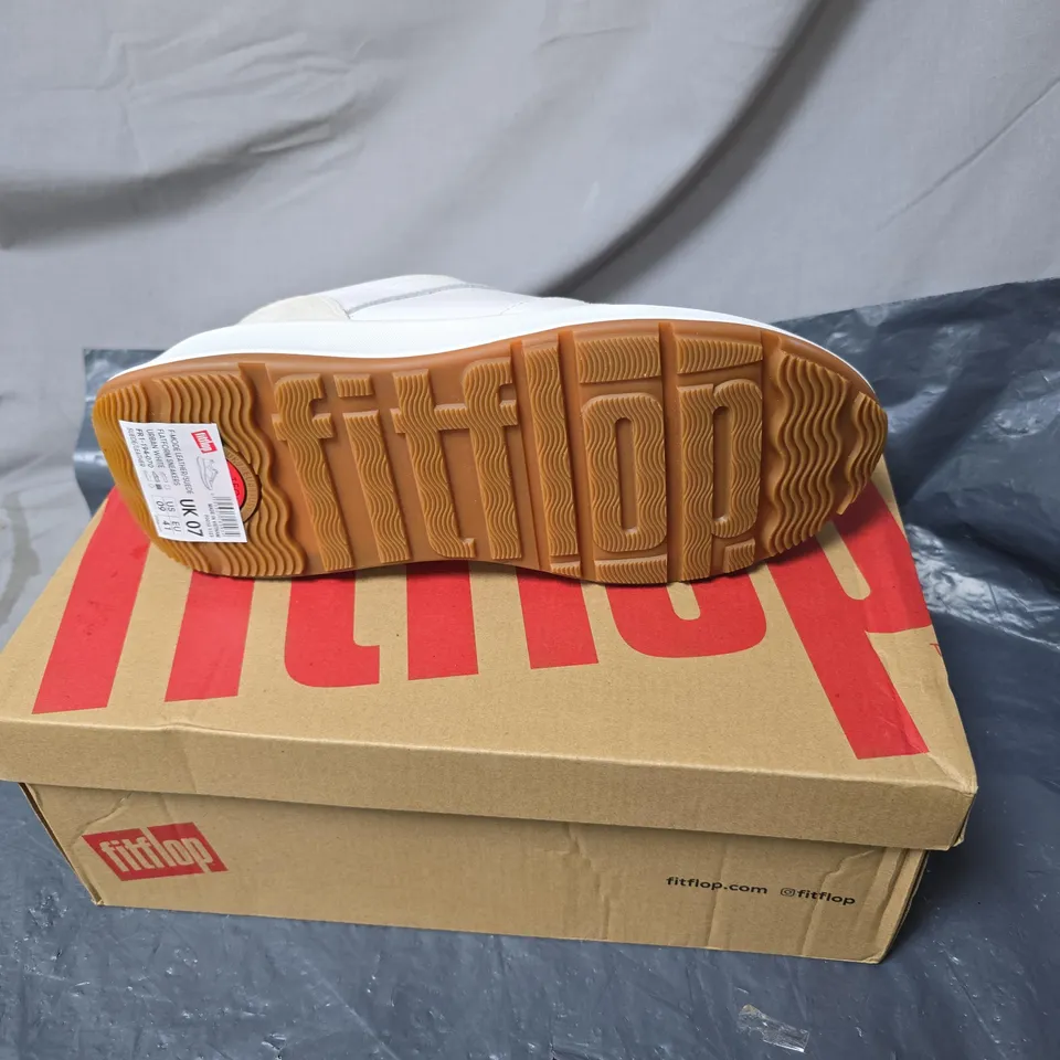 FITFLOP WHITE LEATHER TRAINERS – BEIGE SUEDE ACCENTS SIZE 7