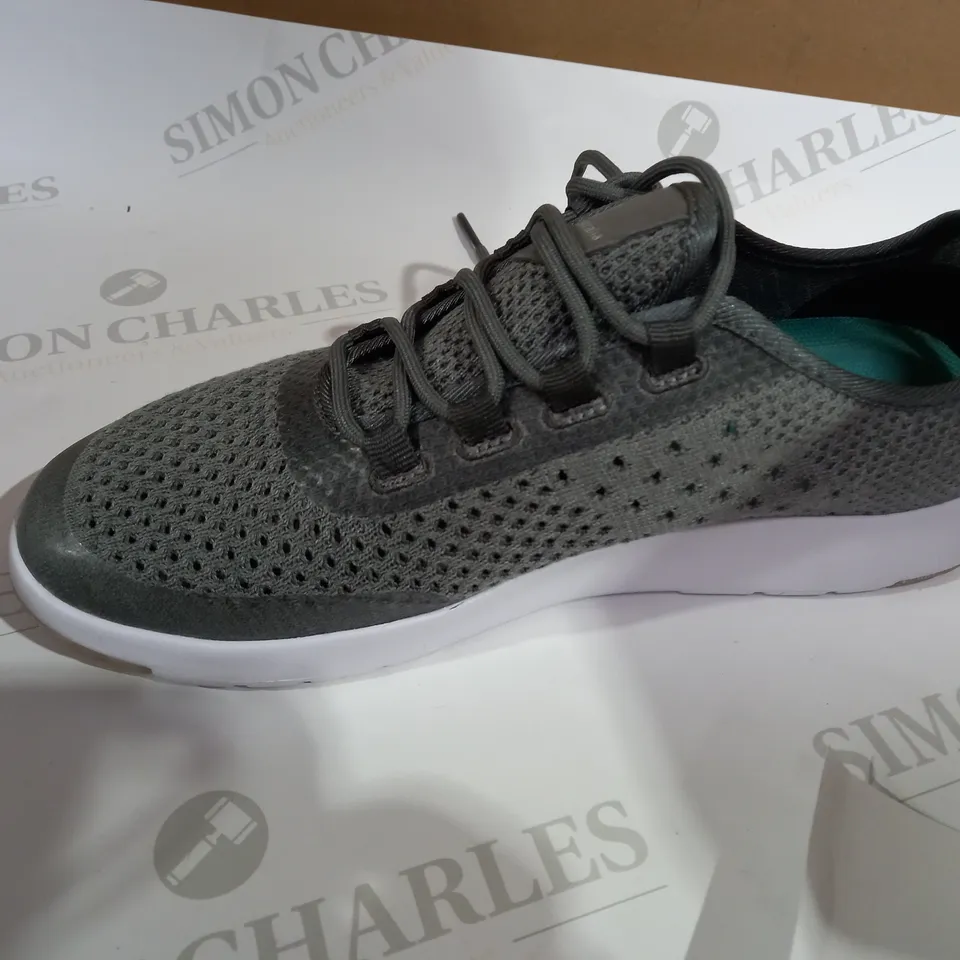 EMU AUSTRAILIA GREY KNITTED COTTON TRAINERS - SIZE 8