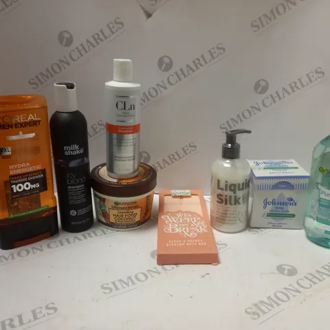 LOT OF ASSORTED COSMETIC ITEMS TO INCLUDE SHOWER GEL, BATH BOMBS AND VARIOUS SHAMPOOS