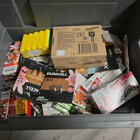 APPROXIMATELY 30 ASSORTED BATTERY PRODUCTS TO INCLUDE DURACELL, ENERGIZER AND PANASONIC