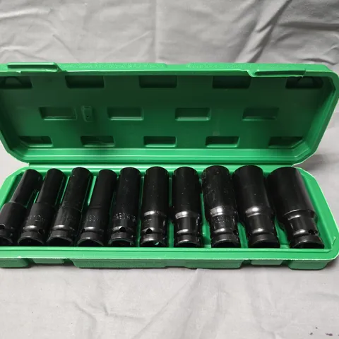 UNBRANDED SOCKET SET IN BLACK 