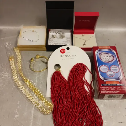 APPROXIMATELY 30 ASSORTED JEWELLERY PRODUCTS TO INCLUDE EARRINGS, NECKLACES, BRACELETS ETC 