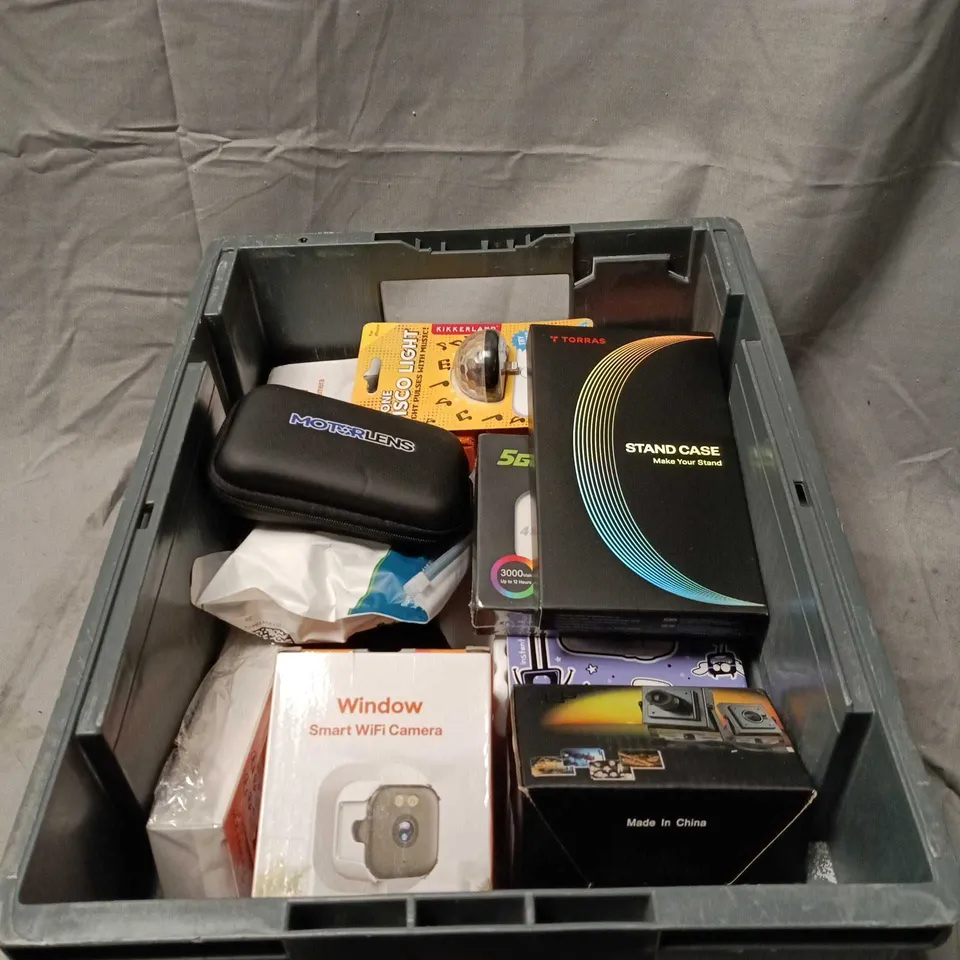 APPROXIMATLEY 12 ASSORTED HOUSEHOLD ITEMS TO INCLUDE SMART WIFI CAMERA, STAND CASE, PHONE DISCO LIGHT, WIRESLESS 5G MOBILE WIFI DEVICE, MOTORLENS ETC