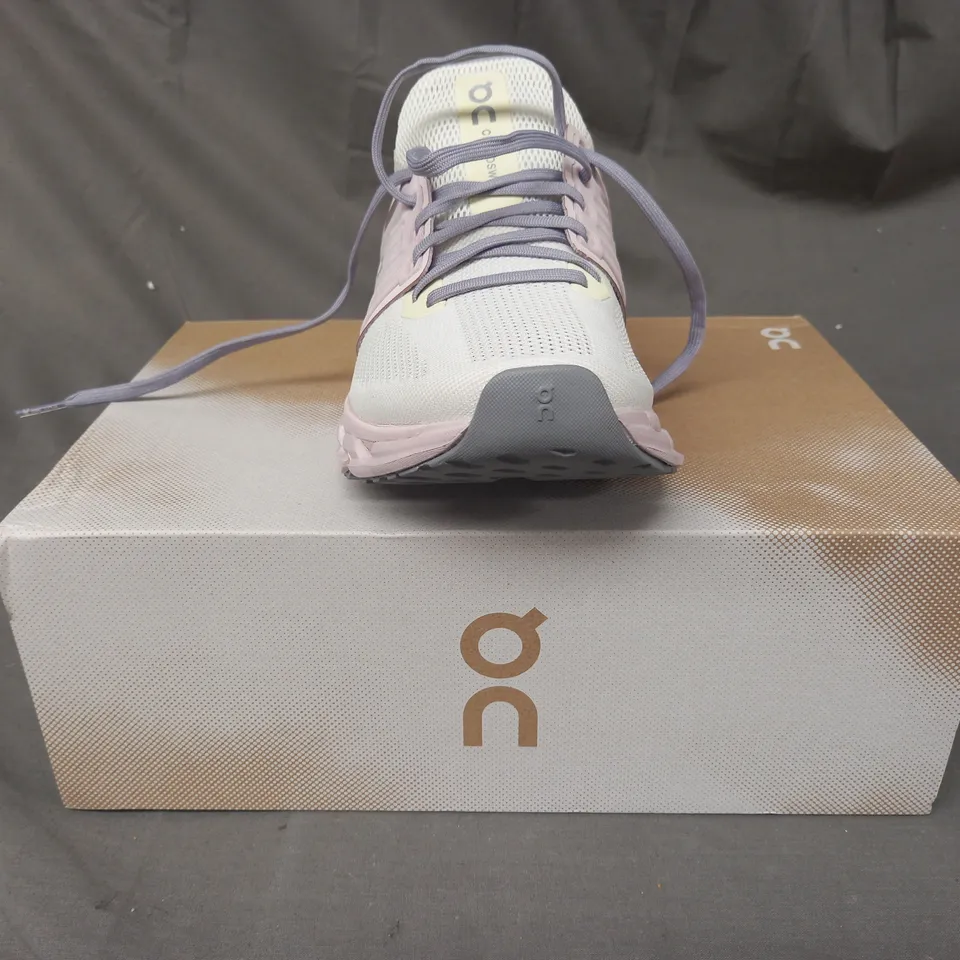 BOXED PAIR OF ON CLOUDSWIFT 3 SHOES IN IVORY/LILY UK SIZE 6