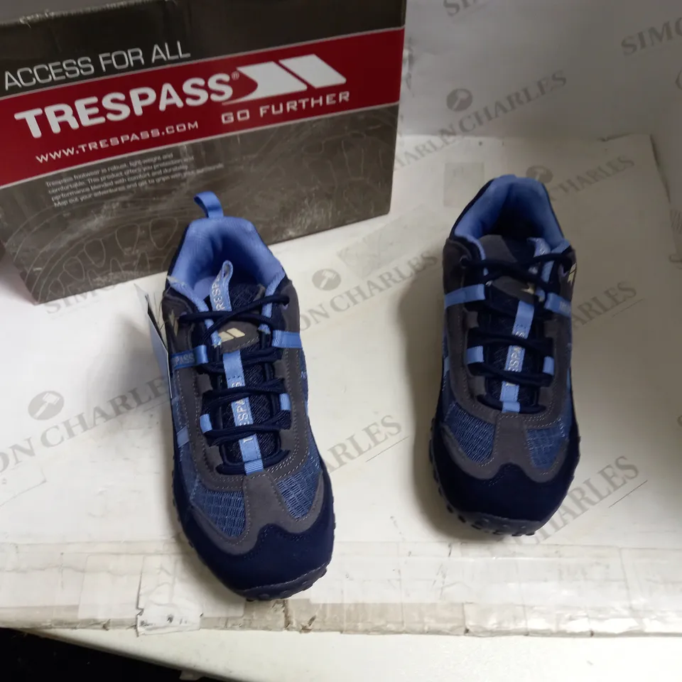 TRESSPASS FELL FEMALE TRAINER NAVY SIZE UK 6 