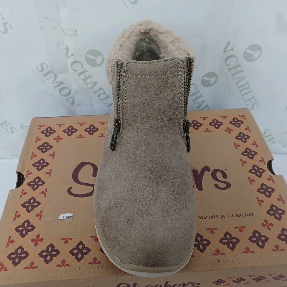 SKETCHERS EASY GOING BOOT IN TAUPE - SIZE 4