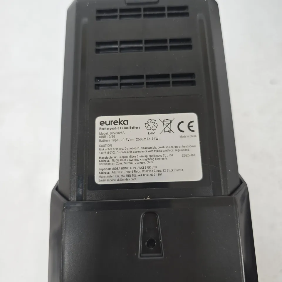 EUREKA DS001-EU BASE STATION WITH BP28225A LI-ION BATTERY AND CLEANING ACCESSORIES