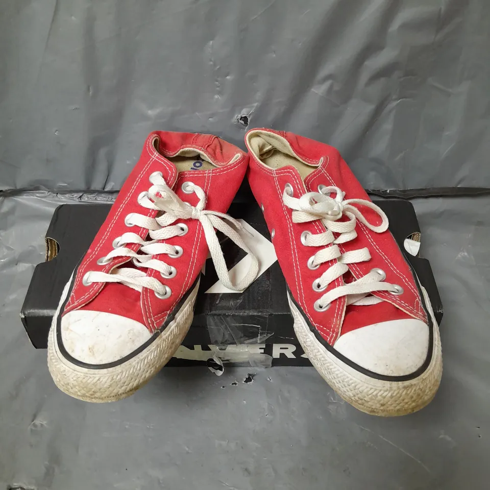 CONVERSE OX TRAINERS - RED SIZE 5