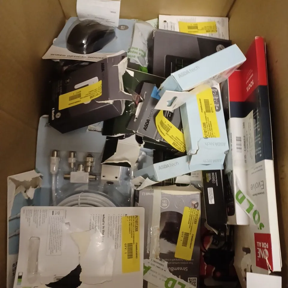 APPROXIMATELY 20 ASSORTED ELECTRICAL ITEMS TO INCLUDE AERIALS , HEADPHONES, CHARGERS, ETC