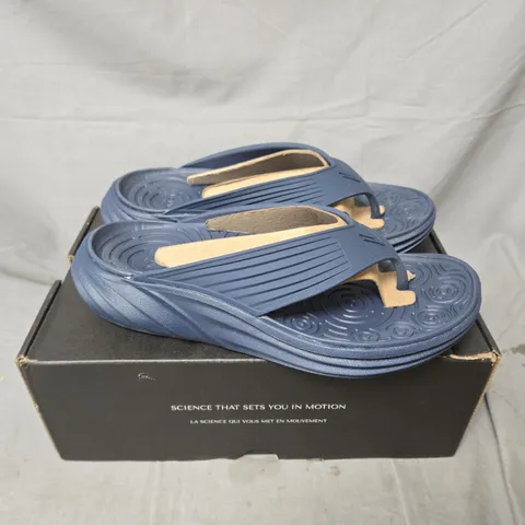 BOXED VIONIC MONSTER TIDE RX SANDALS IN NAVY - SIZE 7