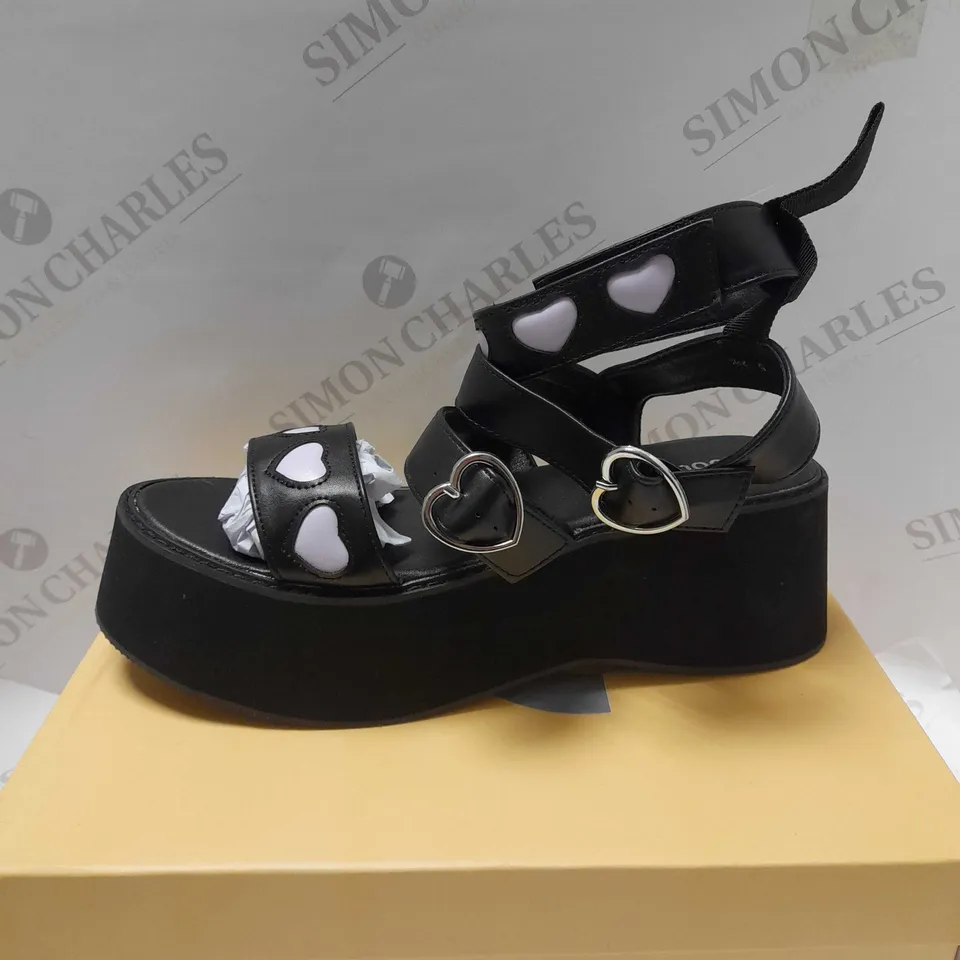 KOI LOVERGIRL FLATFORM HEART SANDALS, BLACK PU/LILAC - SIZE 9