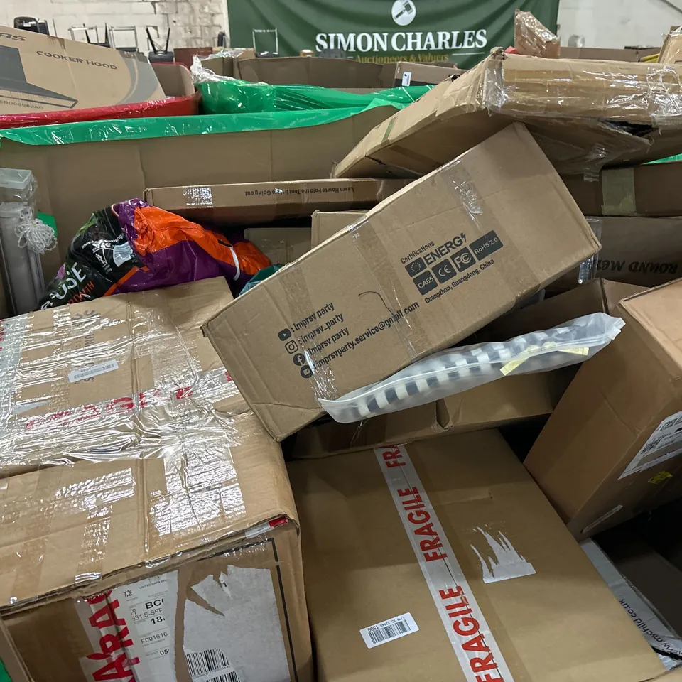 PALLET OF ASSORTED CONSUMER PRODUCTS TO INCLUDE: GOLF GREEN PUTTER TRAINERS, CORK YOGA MAT,ROLLER BLADES, ROUND METAL BALLOON ARCH KIT, GAMING MOUSE PAD ECT