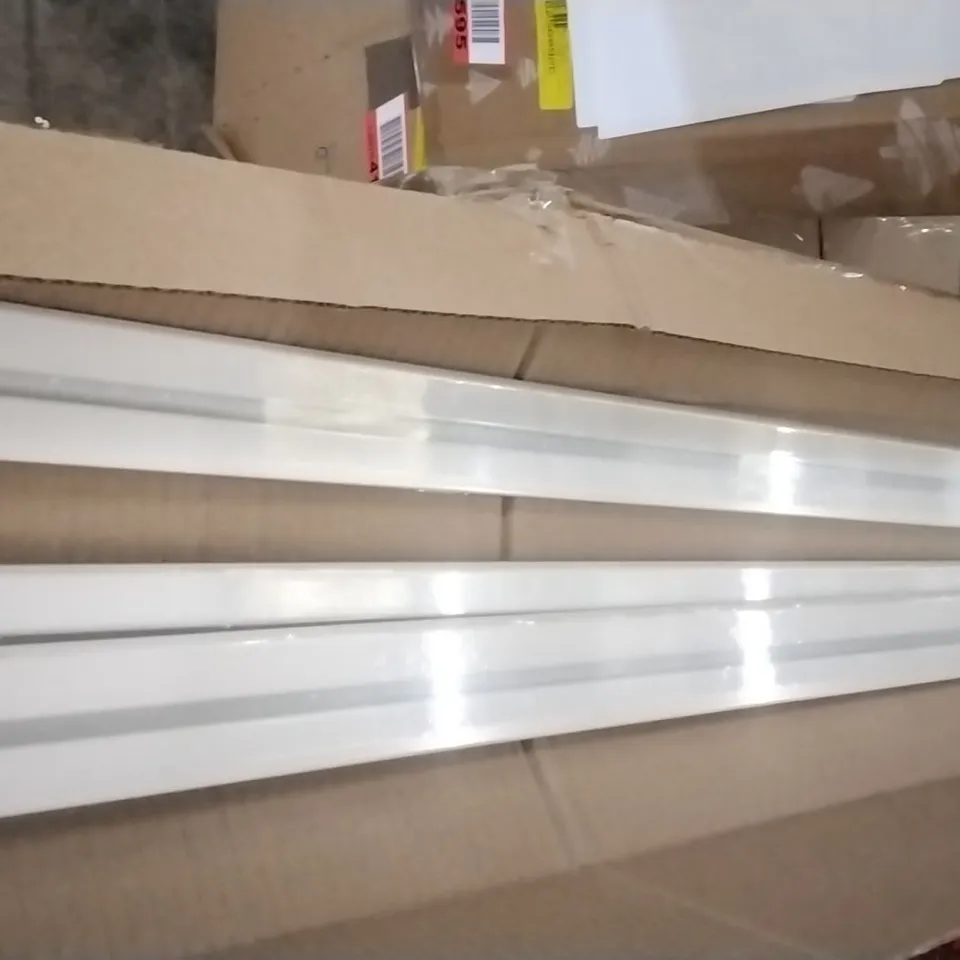 BOXED VENTANNA CURTAIN TRACK IN WHITE 