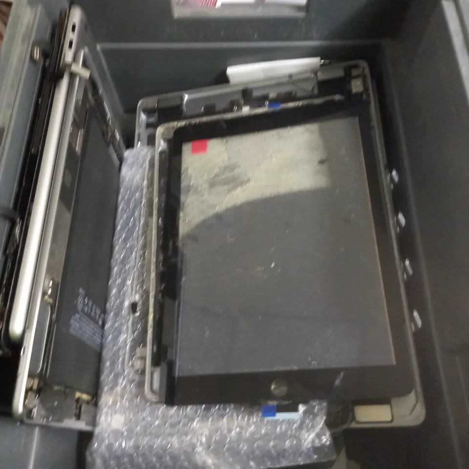 APPROXIMATELY 15 DAMAGED APPLE IPAD CASES VARIOUS MODELS