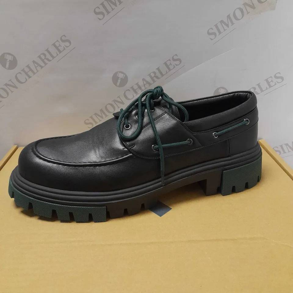 KOI DAWN MEN'S BLACK/GREEN BOAT SHOES - SIZE 11