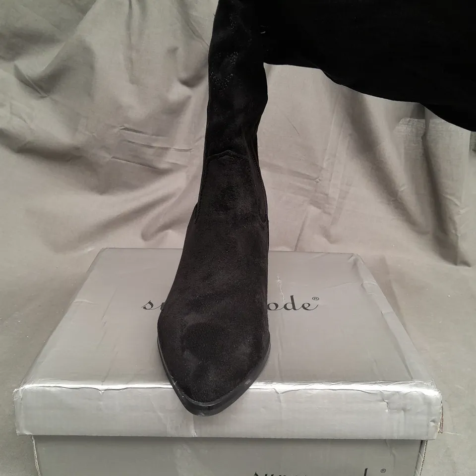 BOXED SUPER MODE HIGH HEEL BOOTS IN BLACK - SIZE 36