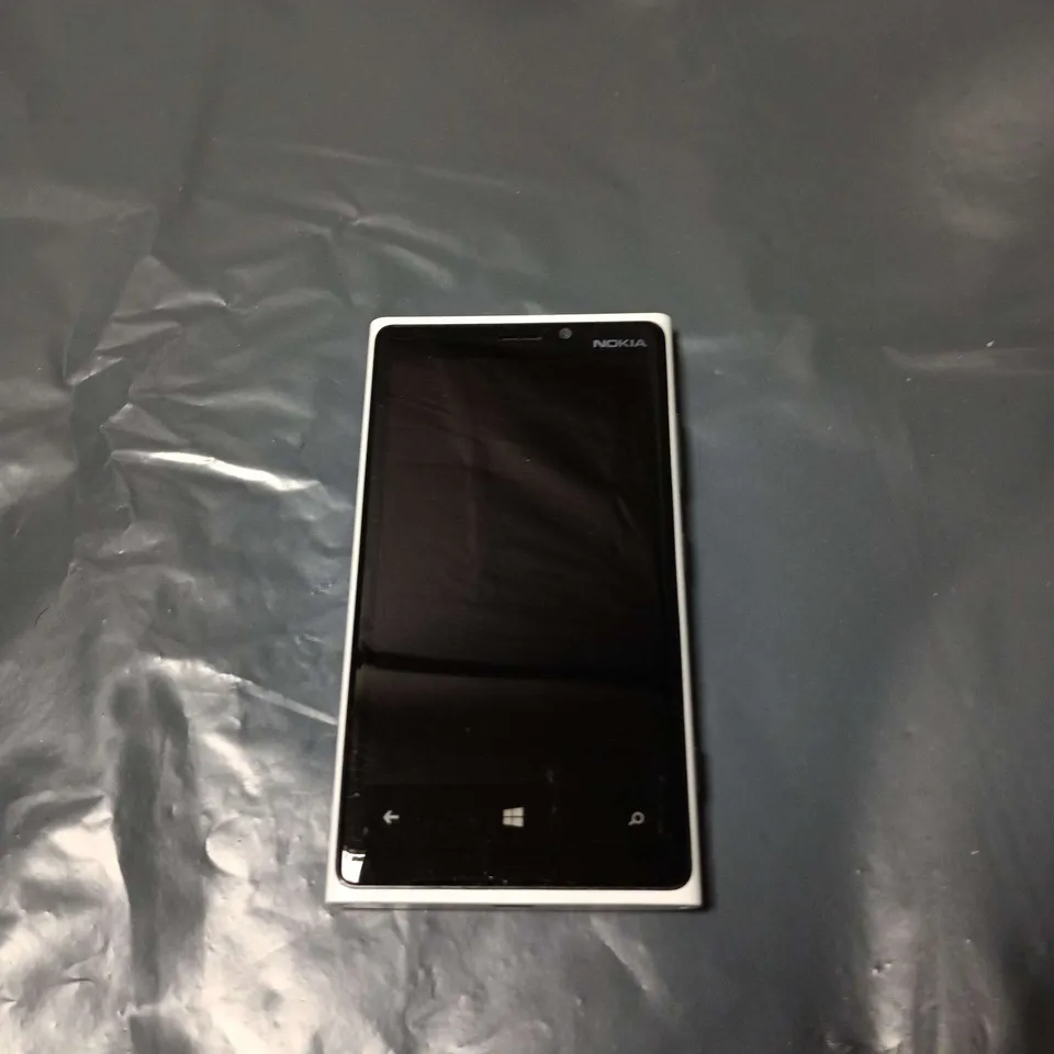 NOKIA WINDOWS PHONE SMARTPHONE – WHITE 