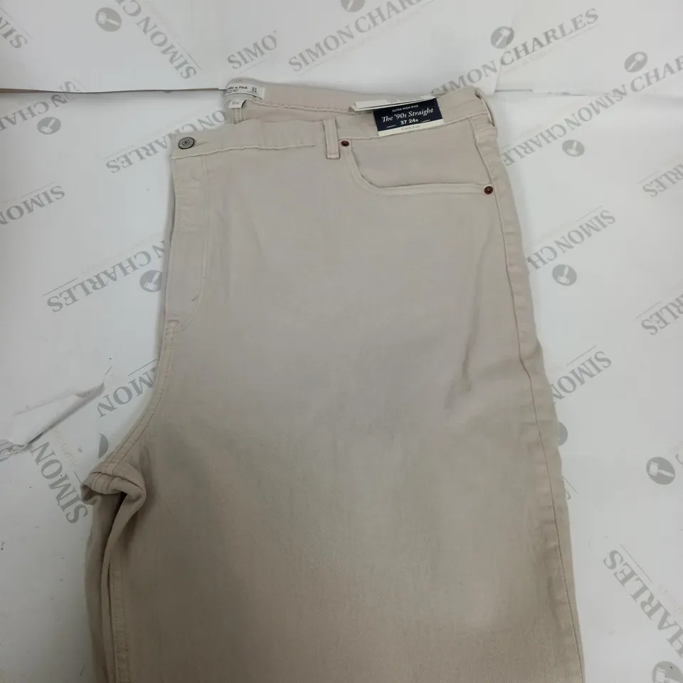 ABERCROMBIE AND FITCH ULTRA HIGH RISE STRAIGHT JEANS SIZE W37 L24R