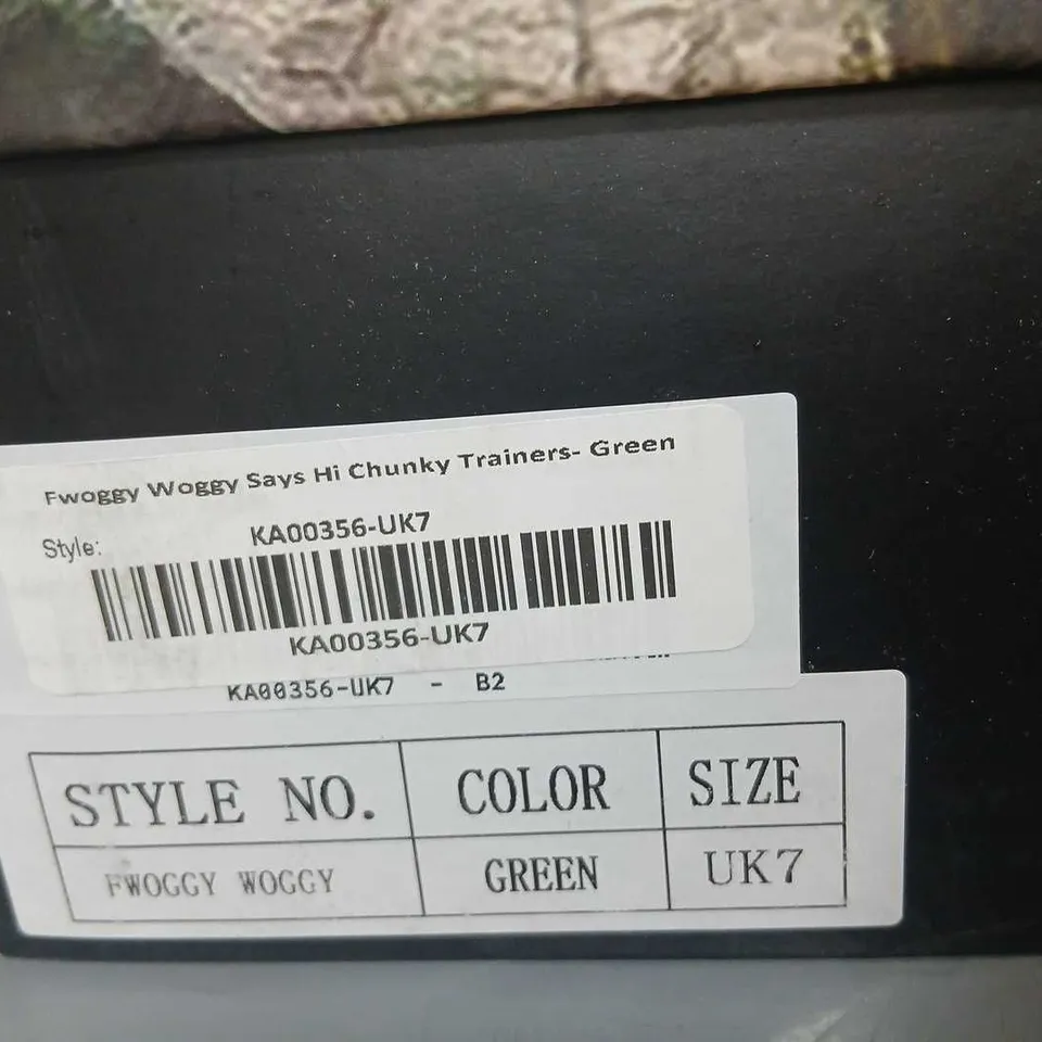 KOI FWOGGY WOGGY SAYS HI CHUNKY TRAINERS – GREEN, UK7