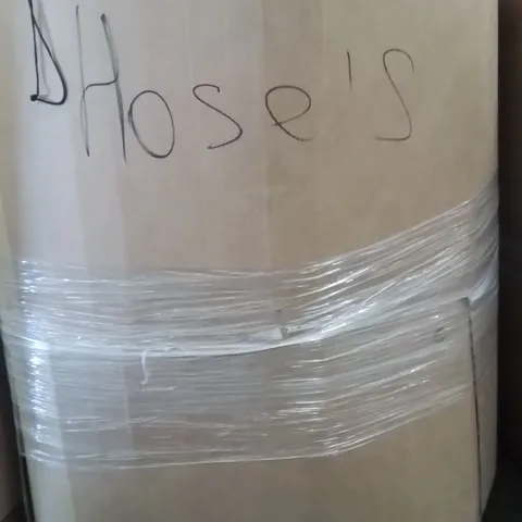 PALLET CONTAINING A LARGE QUANTITY OF HOSES