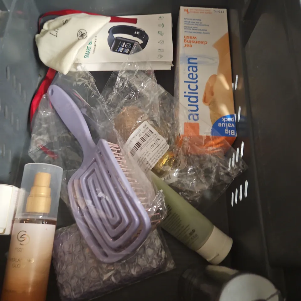 APPROXIMATEY 20 ASSORTED HEALTH AND BEAUTY PRODUCTS TO INCLUDE - REAL TECHNIQUES BRUSH SET - MEDIK8 GENTLE CLEANSE - WILD DEODORANT REFILLS - ETC