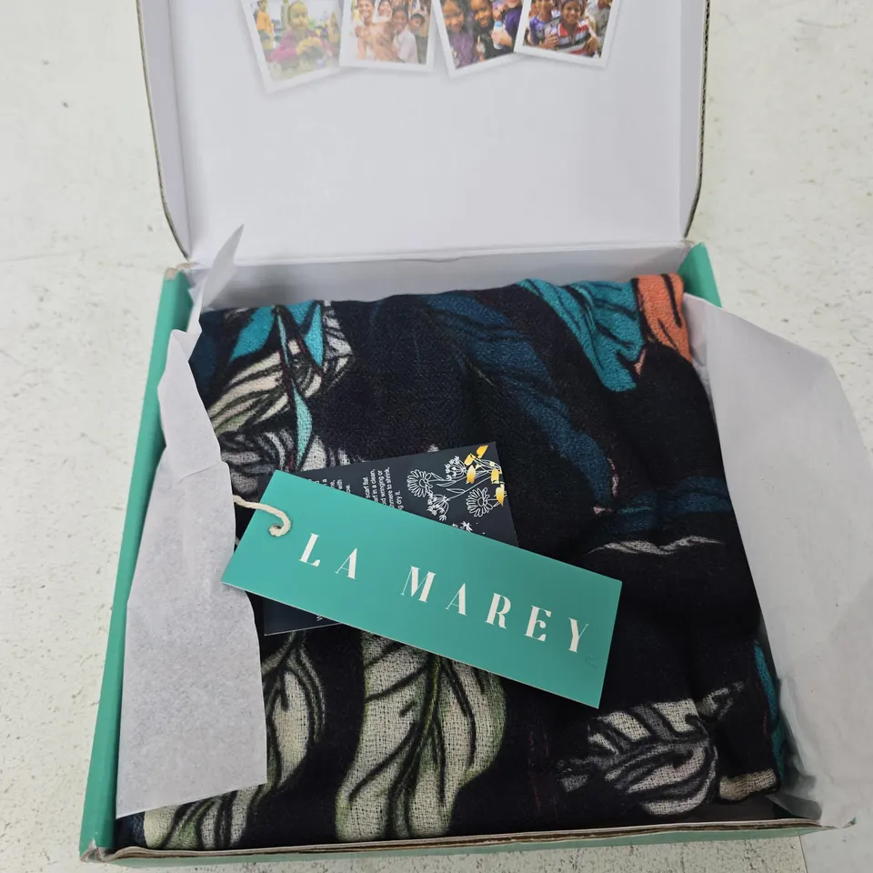 LA MAREY 100% CASHMERE SCARF – BOXED WITH TAG
