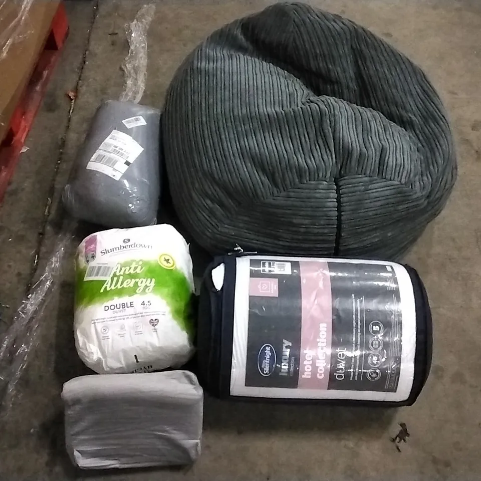PALLET OF ASSORTED ITEMS INCLUDING SILENTNIGHT LUXURY DUVET, SLUMBERDOWN ANTI ALLERGY DOUBLE DUVET, EDS LUXURY PILLOW, BEAN BAGS