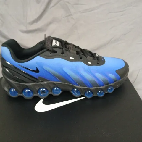 BOXE NIKE AIR MAX DN8 TRAINERS IN BLUE/BLACK - UK 12