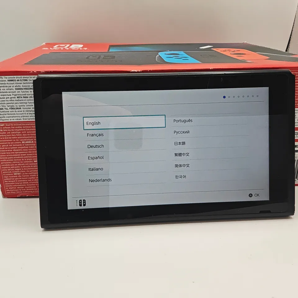 BOXED NINTENDO SWITCH CONSOLE WITH ACCESSORIES 