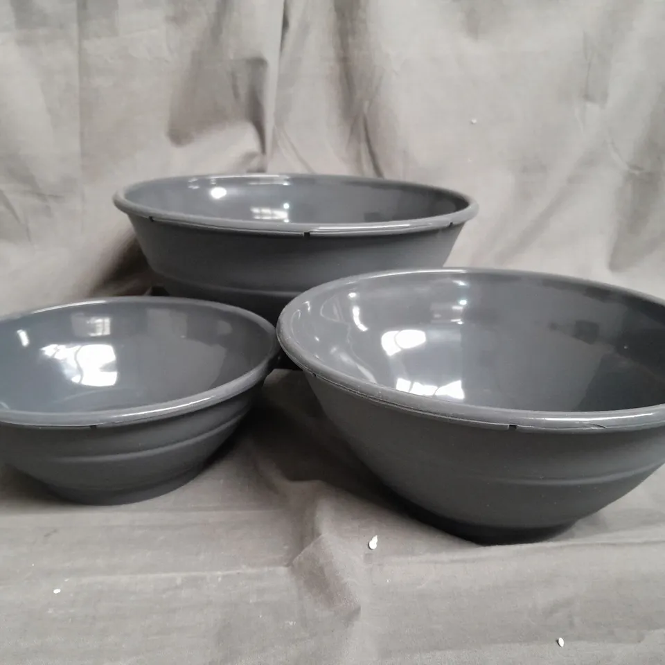 COOKS ESSENTAILS SET OF 3 COLLAPIBLE SILICONE BOWLS IN GREY