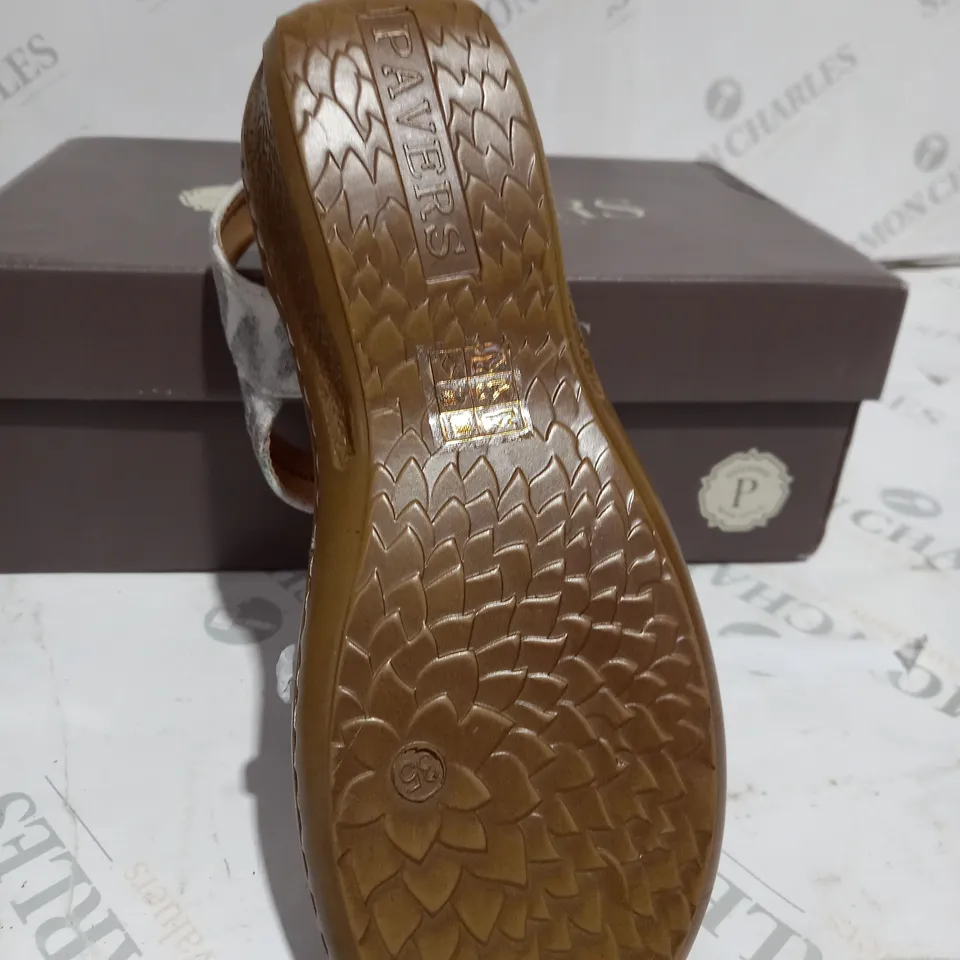 BOXED PAVERS FULLY ADJUSTABLE FLAT SANDALS - UK SIZE 3 