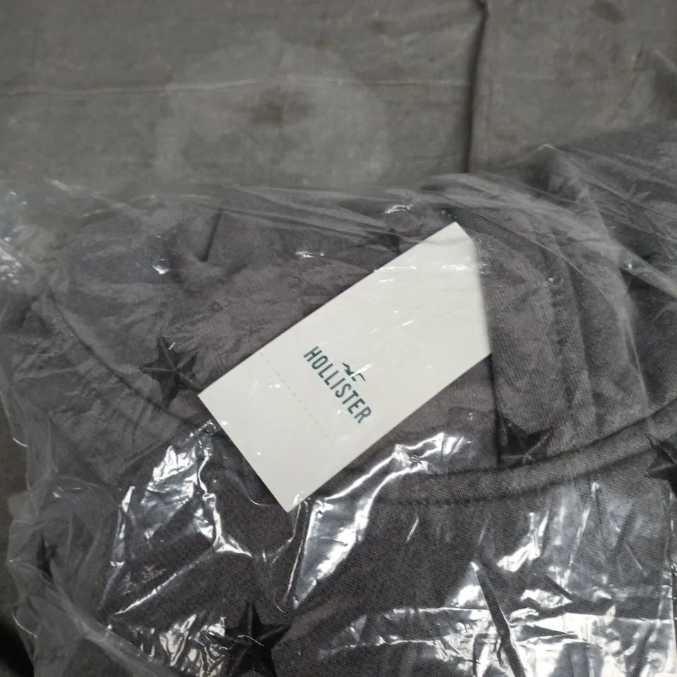HOLLISTER HOODIE IN GREY STAR SIZE L