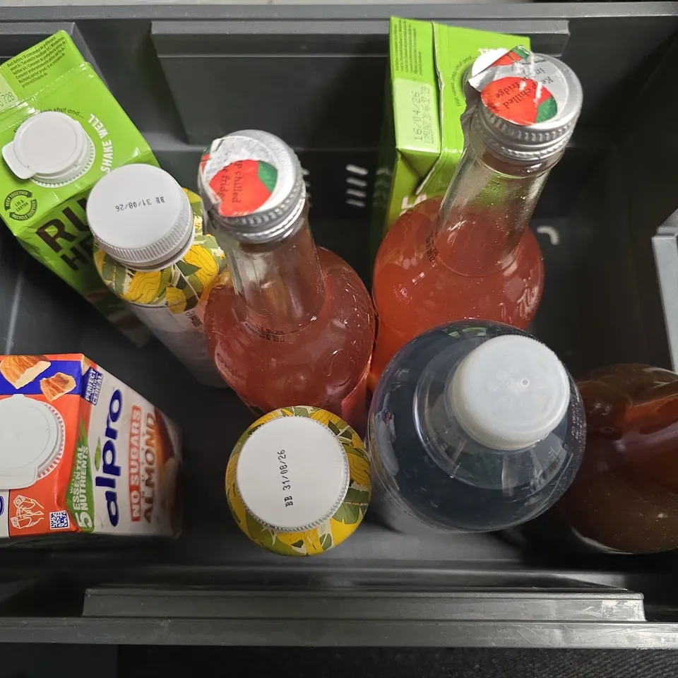 APPROXIMATELY 10 ASSORTED DRINK ITEMS TO INCLUDE - ALPRO ALMOND , RUDE HEALTH OAT , HUEL BANANA ETC