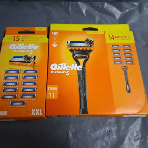 BOXED GILLETTE FUSION 5 SHAVER AND A COMBINED 29 MONTHS OF BLADES