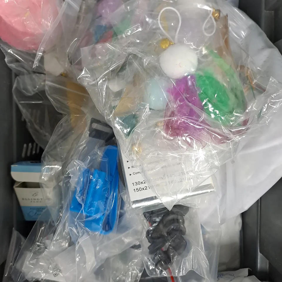 APPROXIMATELY 15 ASSORTED HOUSEHOLD ITEMS TO INCLUDE PLASTERS, SEALANT, BURN GEL ETC 