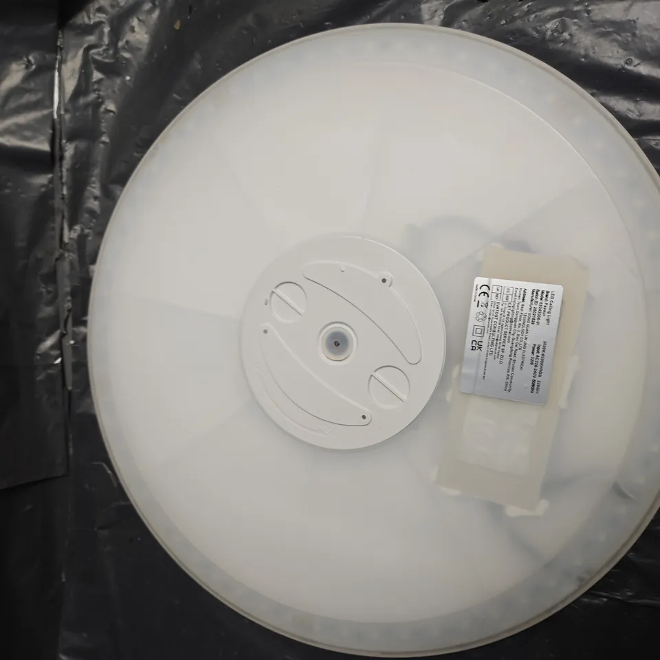 ROUND LED CEILING LIGHT WITH WHITE DIFFUSER