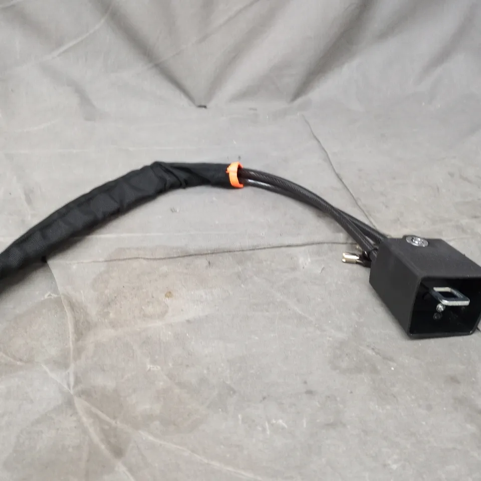 SMALL & LIGHT STEERING WHEEL LOCK 