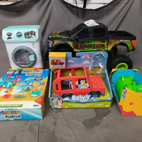CAGE CONTAINING A LARGE QUANTITY OF KIDS TOYS AND GAMES TO INCLUDE REMOTE CONTROL CARS , MARBLE MOUNTAIN , BLUEY TOYS , TOY WASHING MACHINES , ETC 