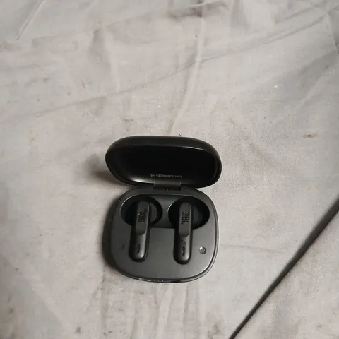 JBL TRUE WIRELESS EARBUDS WITH CHARGING CASE 