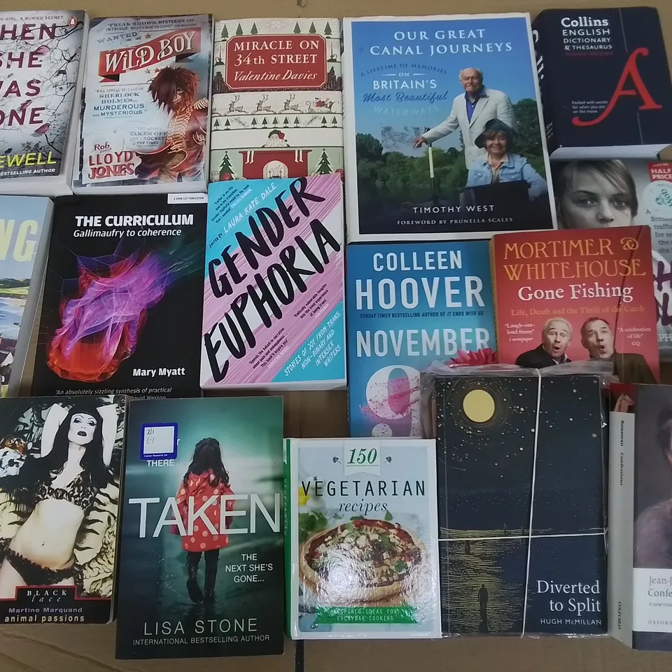 LARGE QUANTITY OF ASSORTED BOOKSTO INCLUDE 2024 STAMP CATALOGUE, POINTS SCOOBY DOO FOLKLORE AND THE COMEDY OF ERRORS
