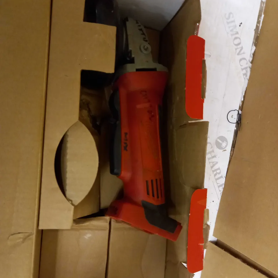 MILWAUKE M18 SANDER