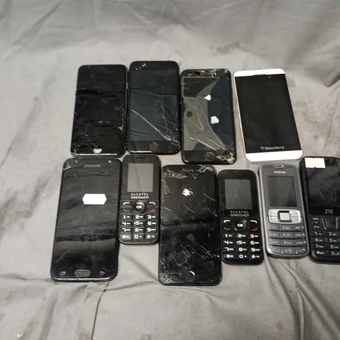 APPROXIMATELY 30 ASSORTED USED PHONES AND PHONE PARTS TO INCLUDE BLACKBERRY, NOKIA, APPLE IPHONE, ETC