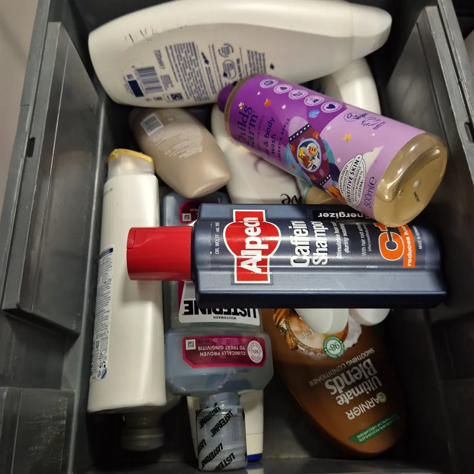 APPROXIMATELY 20 HEALTH AND BEAUTY PRODUCTS TO INCLUDE DOVE HYDRATE BODY WASH, HEAD AND SHOULDERS SHAMPOO AND DOVE SOAP