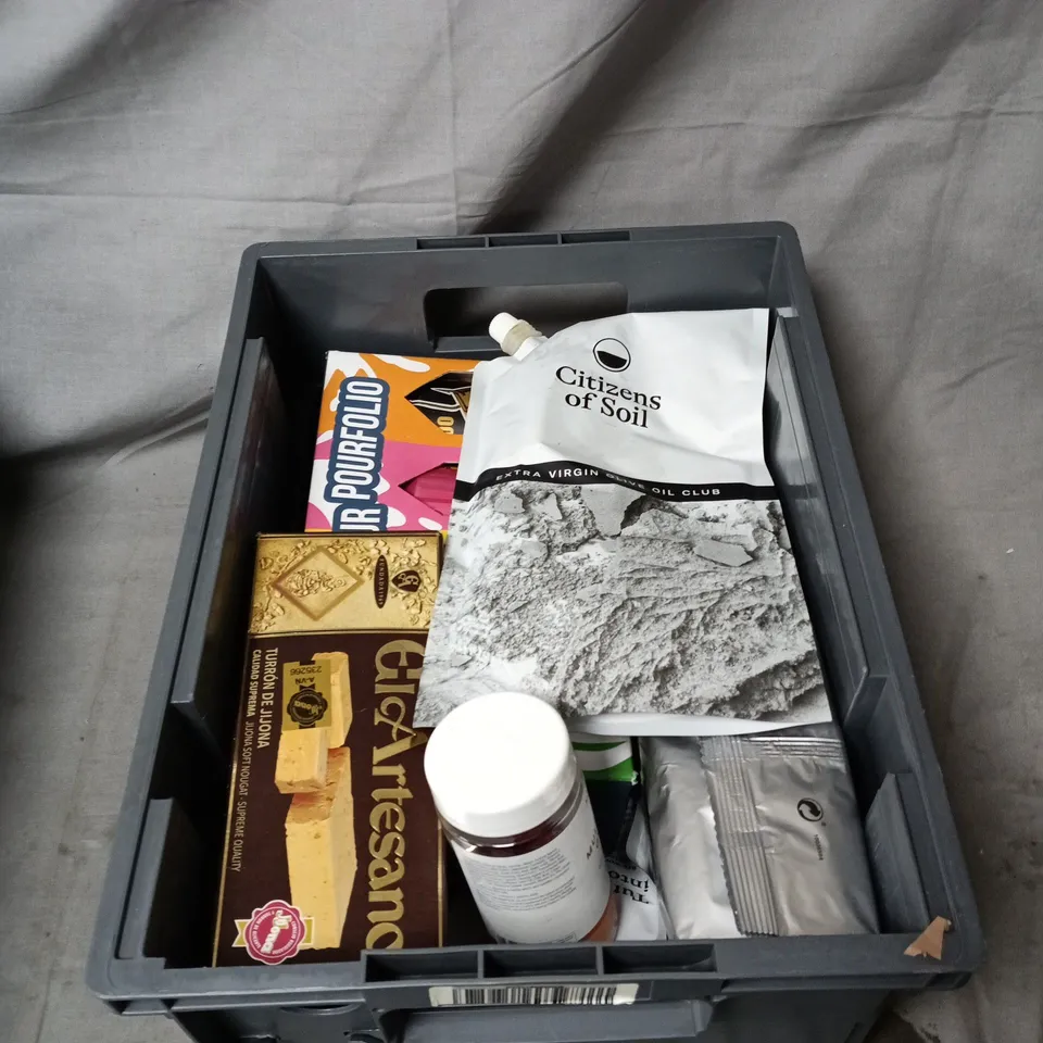 APPROXIMATELY 12 ASSORTED KITCHEN ITEMS INCLUDING CITIZENS OF SOIL EXTRA VIRGIN OLIVE OIL CLUB 500ML, MYVITAMINS MULTIVITAMINS GUMMIES AND CARLSBERG BRITVIC MULTIPACK