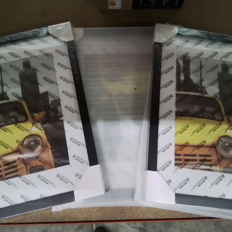 A BOX OF 3 PICTURE FRAMES SIZE UNSPECIFIED IN BLACK