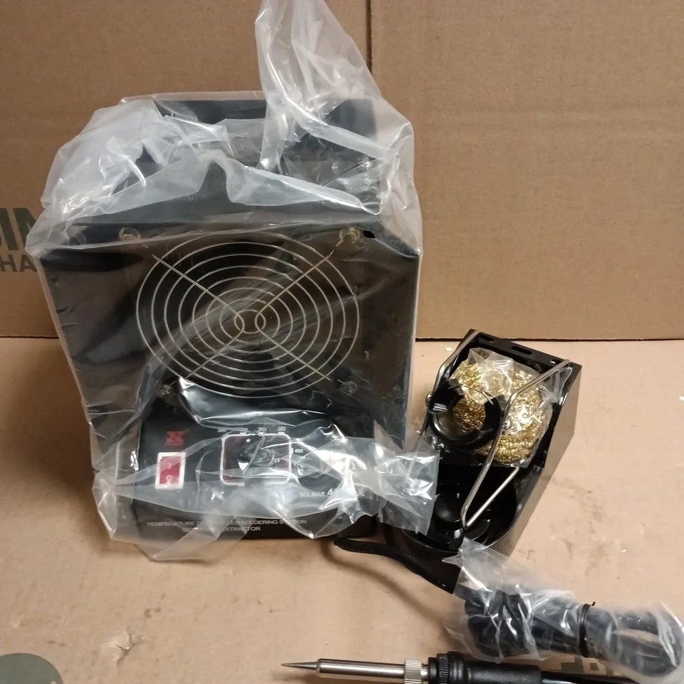SOLMAX 456DLX TEMPERATURE CONTROLLED SOLDERING STATION WITH FUME EXTRACTOR 