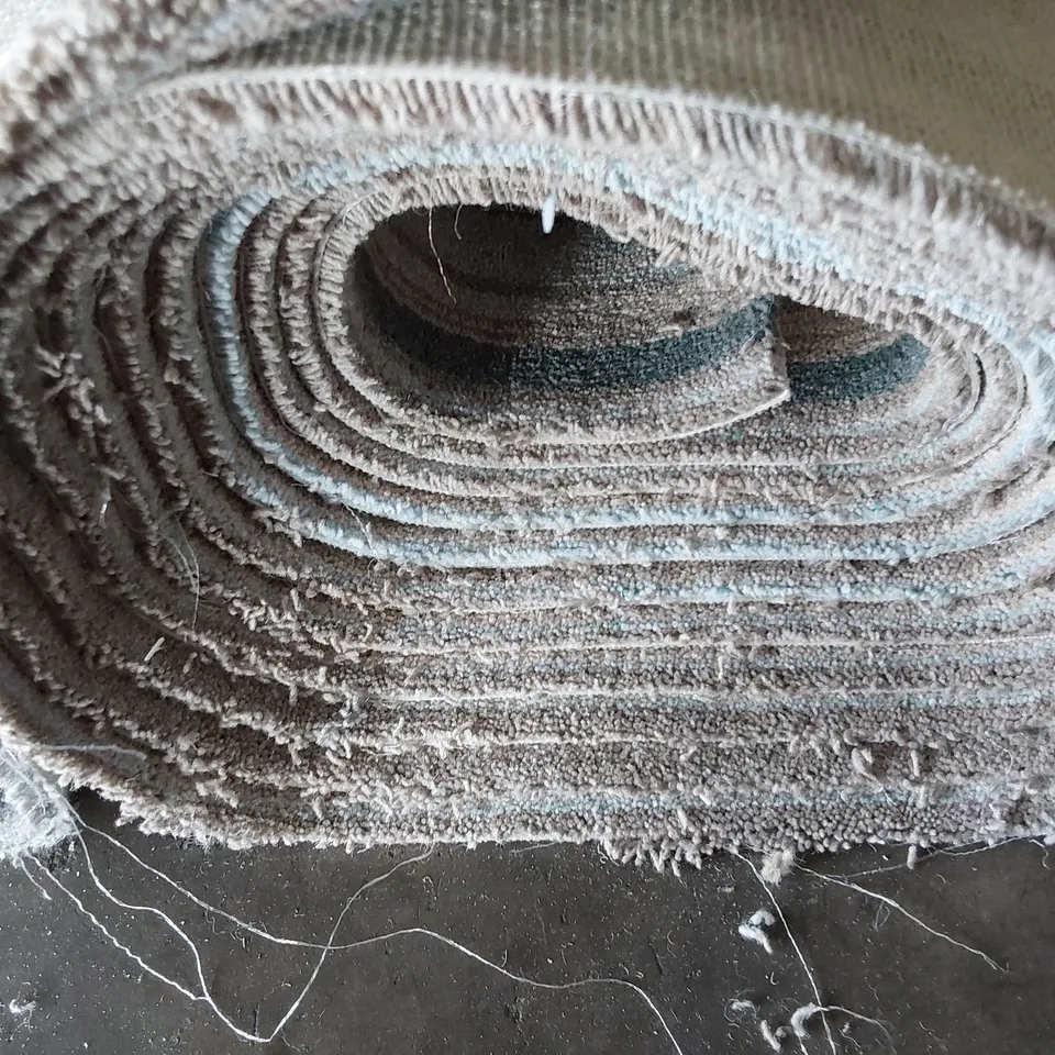 ROLL OF QUALITY BLUE STRIPED CARPET APPROXIMATELY 4M × 8.71M