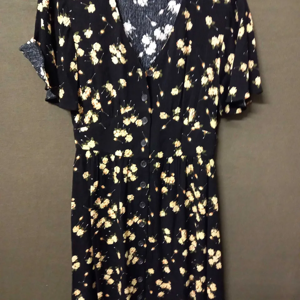 DUSK MINI ROSE BUTTOON DRESS IN YELLOW/BLACK - SIZE 6